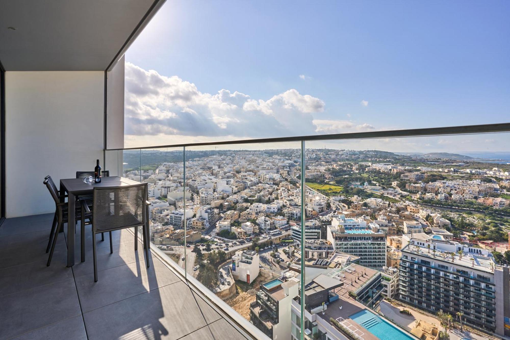 Enchanting One-bedroom On 25th Floor Apartment Saint Julian's