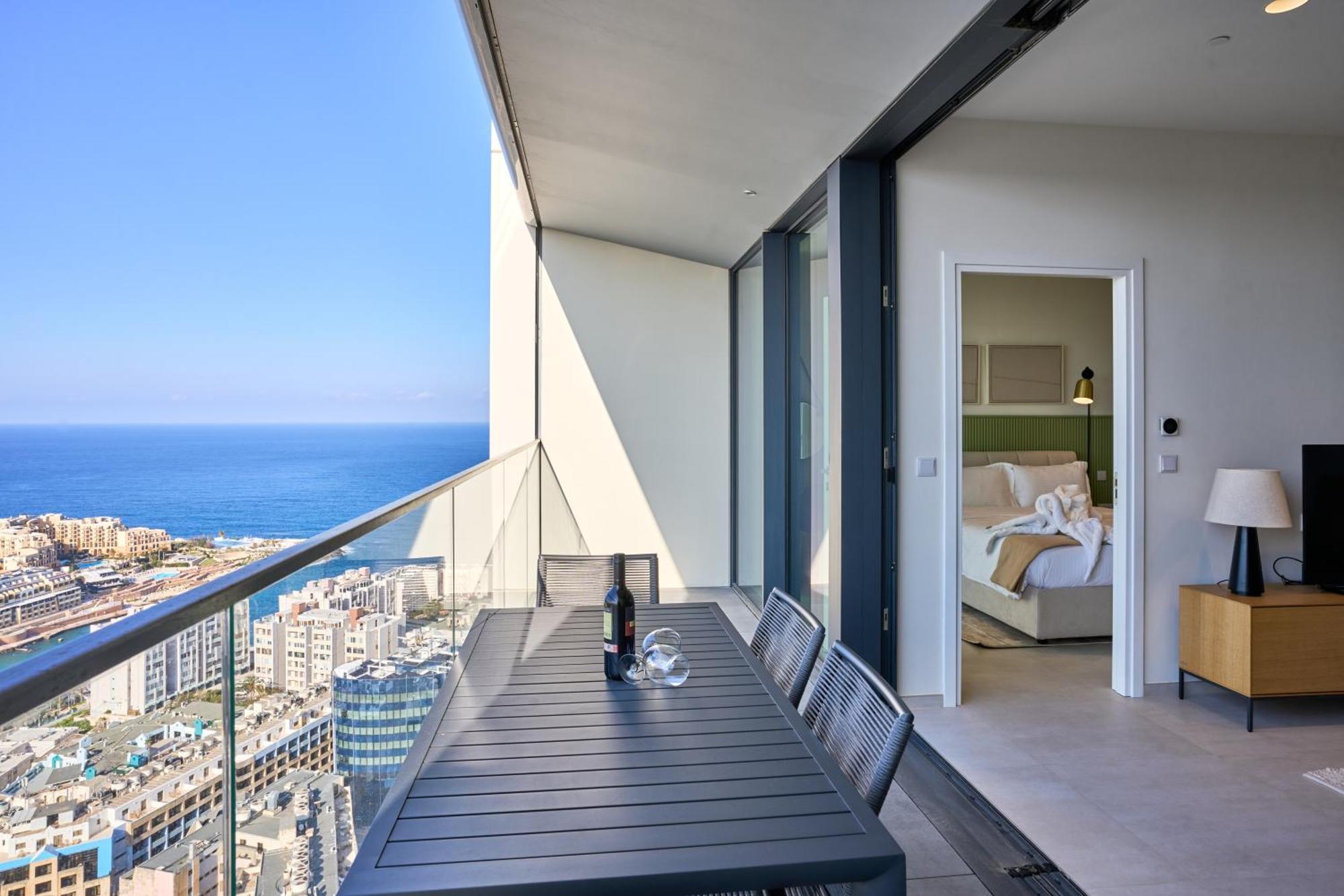 Enchanting One-bedroom On 25th Floor Apartment Saint Julian's