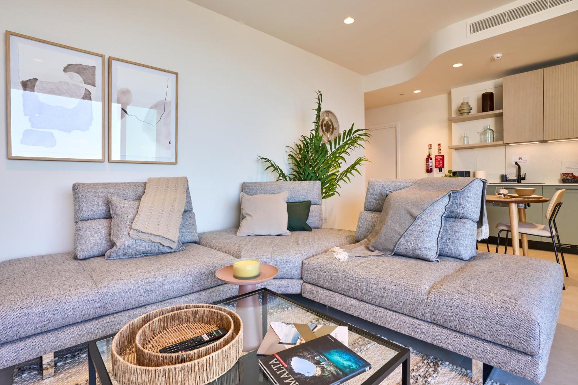 Enchanting One-bedroom On 25th Floor Apartment