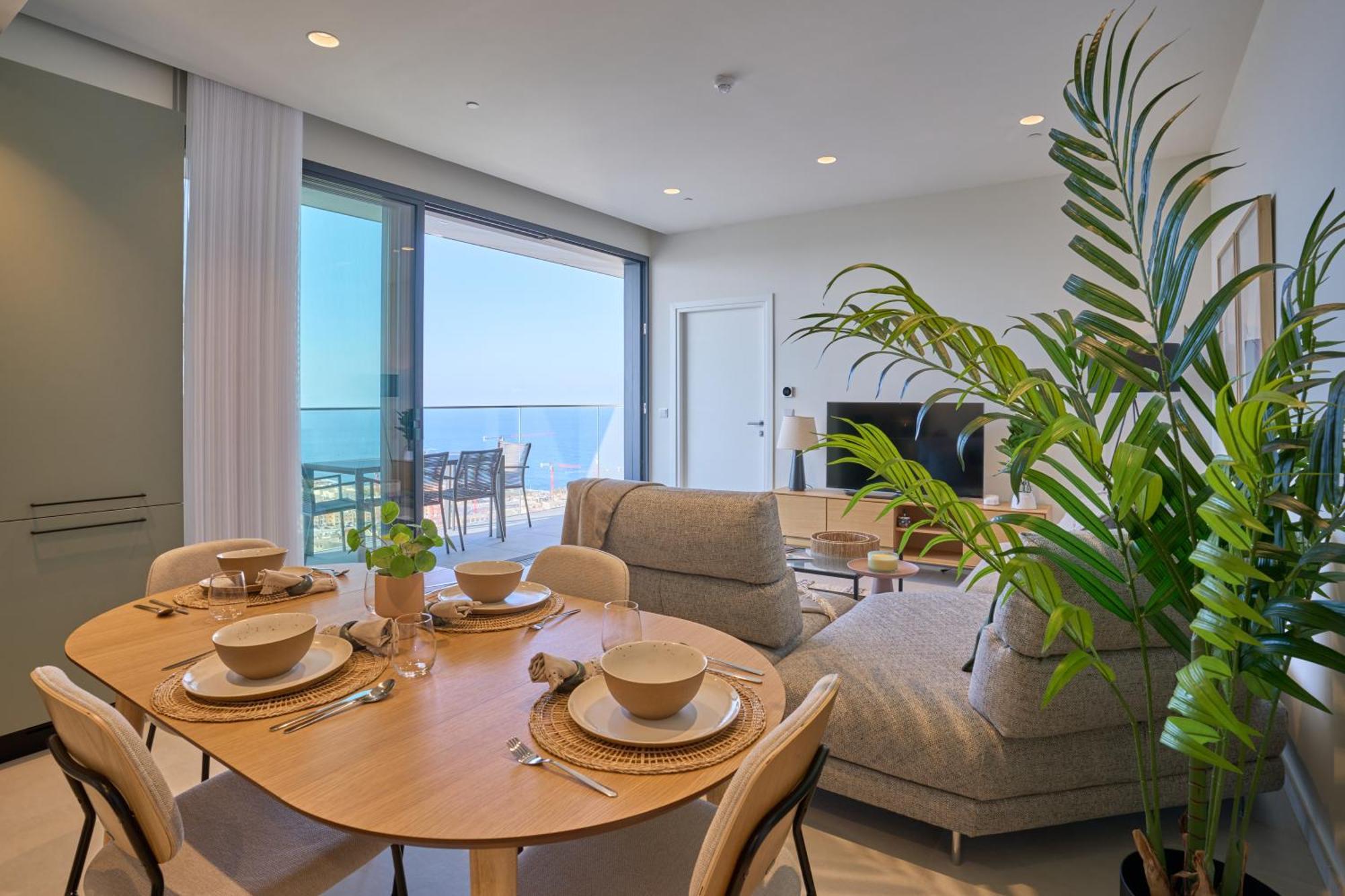 Apartment Enchanting One-bedroom On 25th Floor Saint Julian's